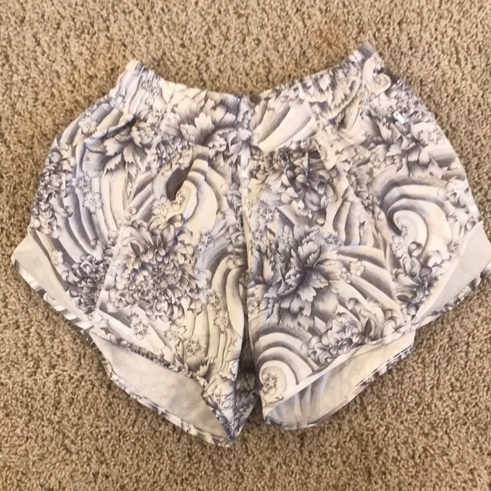 Lululemon Hotty Hot Short